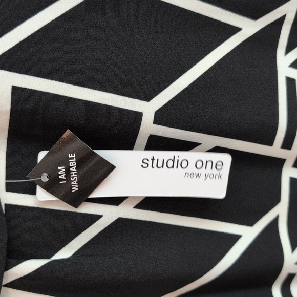 Studio One Geometric Black and White Dress Size 16 NWT - Picture 6 of 9